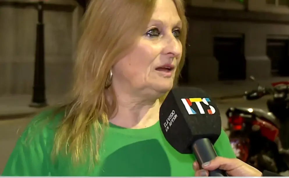 ROSARIO DE VERDE POR EL DIA MUNDIAL DE LA MIASTENIA GRAVIS